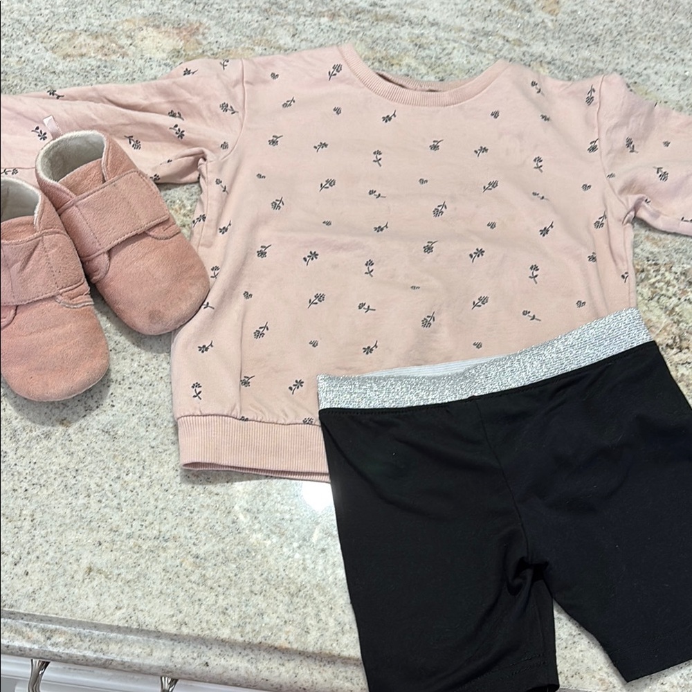 10/$30 H&M Pink Floral Baby Outfit with Slippers